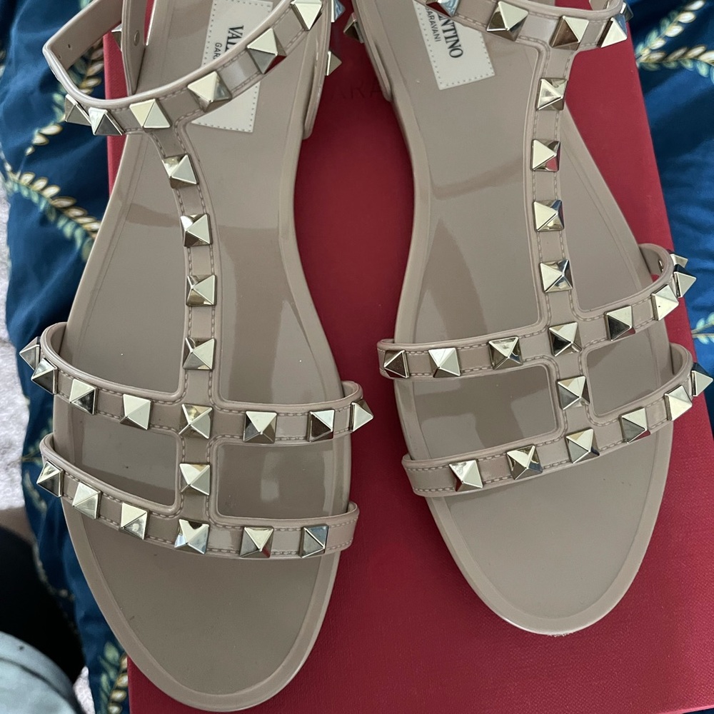 Valentino Garavani studded sandals in nude